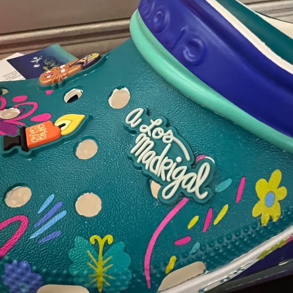 Disney Crocs Clogs Mirabel Juniors 6 Women’s 8 - Picture 7 of 12